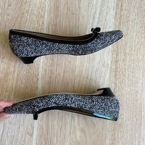 Talbots Dress Shoes Black Trimmed in Patent Leather with Bows Womens Size 9.5